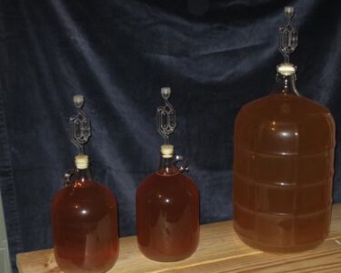 Using Honey to Make Mead Image